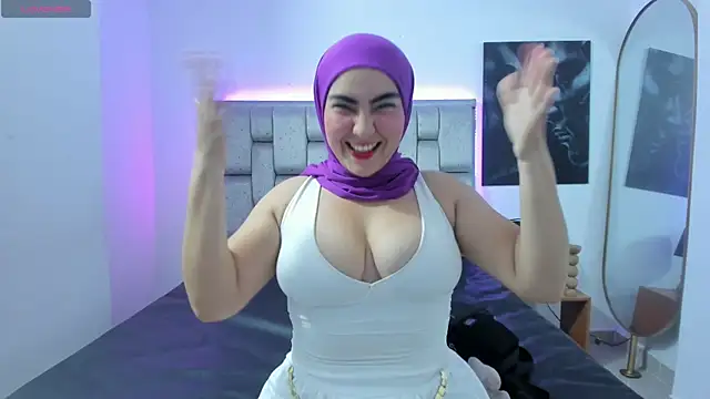 Malika Noor online show from 07-17-26, 03:18