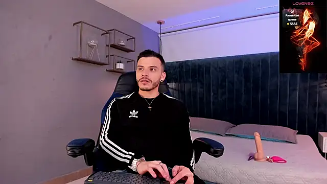 Snapshot of liam_es chatting on 03-15-26, 04:29 liam es online show from 03-15-26, 04:29