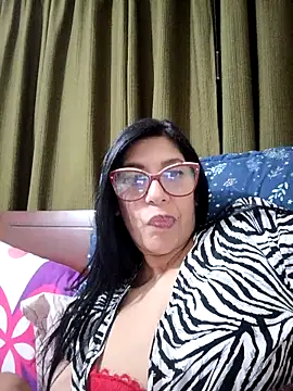 Snapshot of Samantha1_Rosse01 chatting on 03-08-26, 02:04 Samantha1 Rosse01 online show from 03-08-26, 02:04