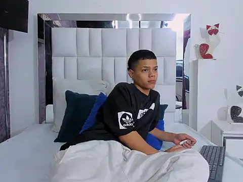 Snapshot of PATRIICKMILLER chatting on 03-08-26, 01:15 PATRIICKMILLER online show from 03-08-26, 01:15