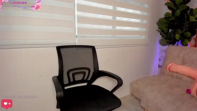 Snapshot of Antonella_Moretti_ chatting on 02-28-26, 04:30 Antonella Moretti online show from 02-28-26, 04:30