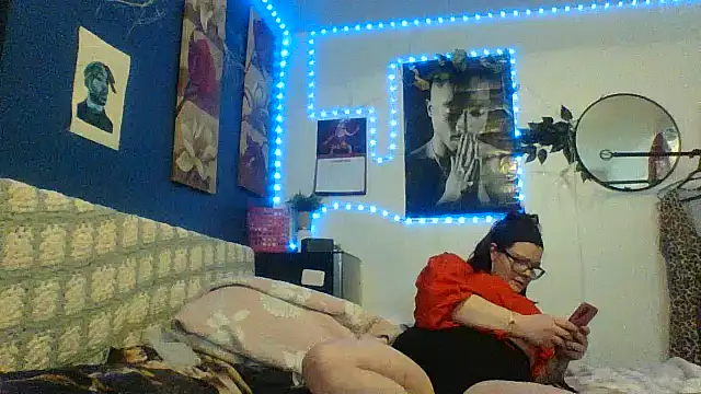 Snapshot of Sexymilf6992 chatting on 03-11-26, 07:31 Sexymilf6992 online show from 03-11-26, 07:31