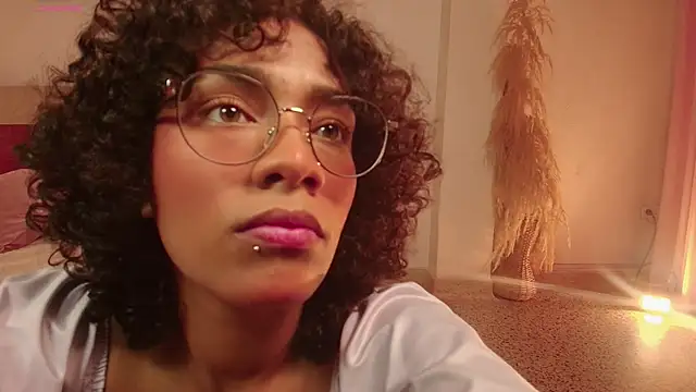 Meganlux1 online show from 04-29-26, 07:53