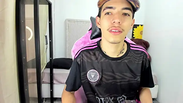 Snapshot of Bad_bunnyy_ chatting on 03-12-26, 12:11 Bad bunnyy online show from 03-12-26, 12:11