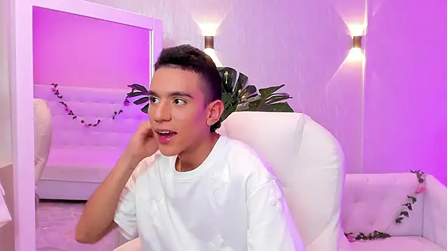 Snapshot of dominicjonnes chatting on 02-25-26, 06:39 dominicjonnes online show from 02-25-26, 06:39