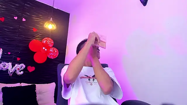 Snapshot of dominicjonnes chatting on 03-13-26, 10:16 dominicjonnes online show from 03-13-26, 10:16