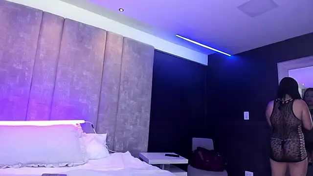 Snapshot of EmiilyRousee chatting on 03-05-26, 06:59 EmiilyRousee online show from 03-05-26, 06:59