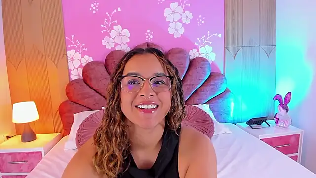 Snapshot of Sara_colyn chatting on 03-06-26, 09:44 Sara colyn online show from 03-06-26, 09:44