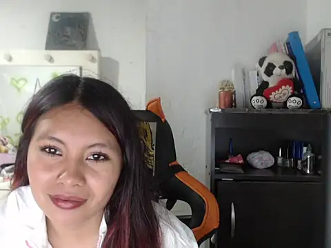 Snapshot of dulcecandy1919 chatting on 03-08-26, 04:38 dulcecandy1919 online show from 03-08-26, 04:38