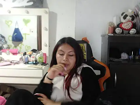 Snapshot of dulcecandy1919 chatting on 03-15-26, 07:03 dulcecandy1919 online show from 03-15-26, 07:03