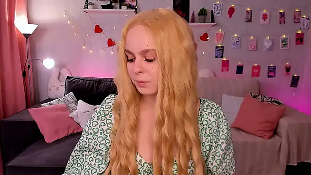 Snapshot of VivienAllen chatting on 03-13-26, 08:54 VivienAllen online show from 03-13-26, 08:54