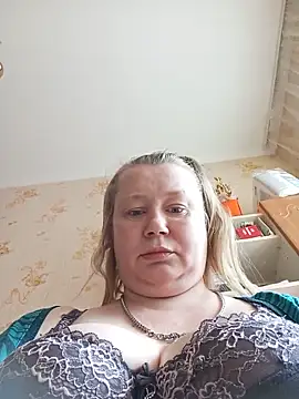 Snapshot of KiraStanton chatting on 05-19-26, 12:33 KiraStanton online show from 05-19-26, 12:33