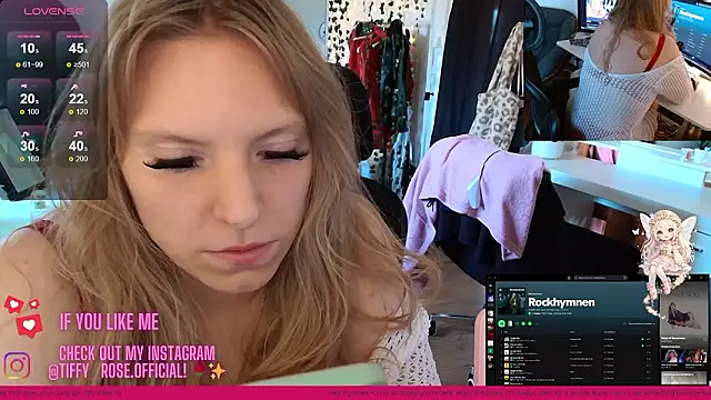 Snapshot of TiffyRose chatting on 03-06-26, 08:44 TiffyRose online show from 03-06-26, 08:44