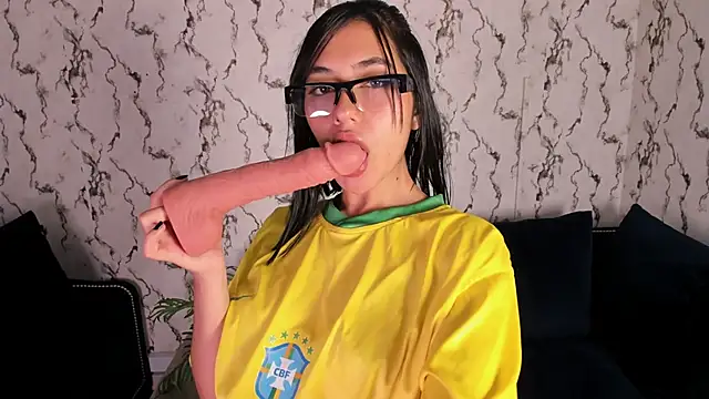 Fiorelaa  online show from 06-12-26, 11:53