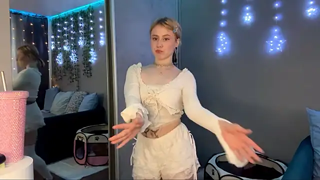 Snapshot of ZyrelihVayne chatting on 03-04-26, 08:09 ZyrelihVayne online show from 03-04-26, 08:09