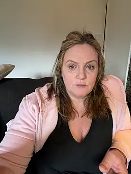 Busty-GilfQuinn online show from 03-09-26, 08:51