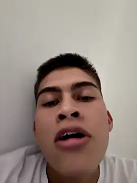 Snapshot of bbluchito chatting on 03-15-26, 04:46 bbluchito online show from 03-15-26, 04:46