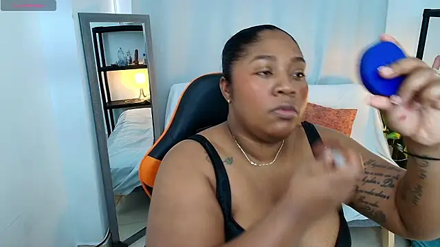 Snapshot of Megan-Small chatting on 03-07-26, 08:50 Megan-Small online show from 03-07-26, 08:50