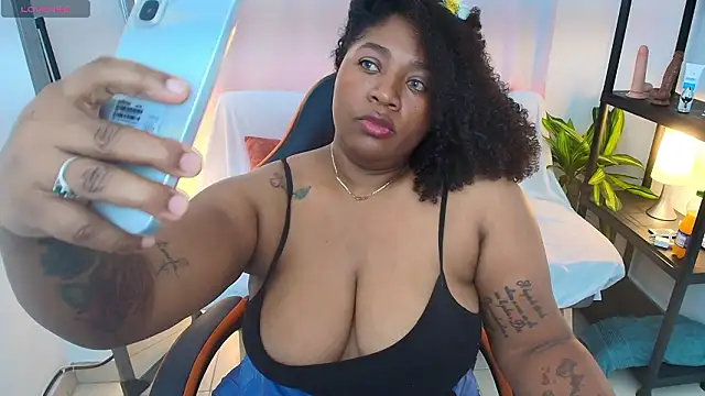 Snapshot of Megan-Small chatting on 03-09-26, 08:13 Megan-Small online show from 03-09-26, 08:13