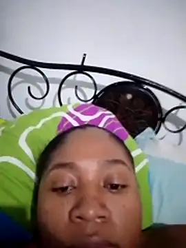 Snapshot of Megan-Small chatting on 03-12-26, 03:45 Megan-Small online show from 03-12-26, 03:45