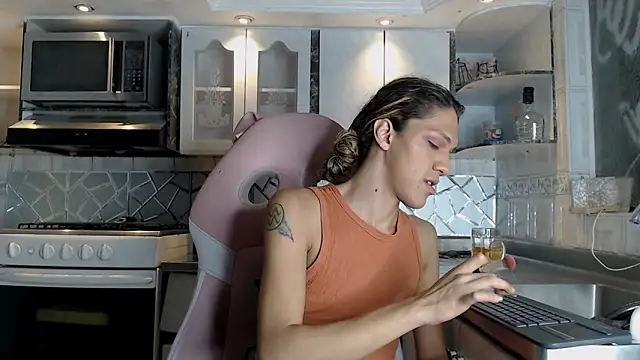 Snapshot of CrisOzzz chatting on 02-22-26, 08:07 CrisOzzz online show from 02-22-26, 08:07