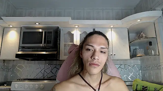 Snapshot of CrisOzzz chatting on 03-10-26, 06:24 CrisOzzz online show from 03-10-26, 06:24