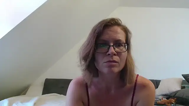 Lost in lace online show from 05-30-26, 06:05