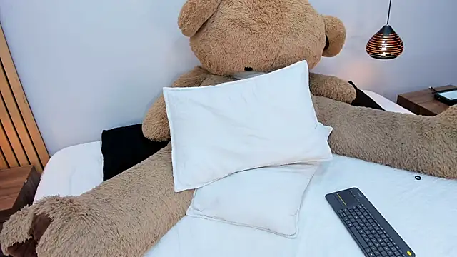 Snapshot of SusiMendez chatting on 03-08-26, 02:04 SusiMendez online show from 03-08-26, 02:04