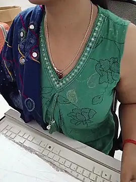 Queenlipx online show from 04-21-26, 06:20