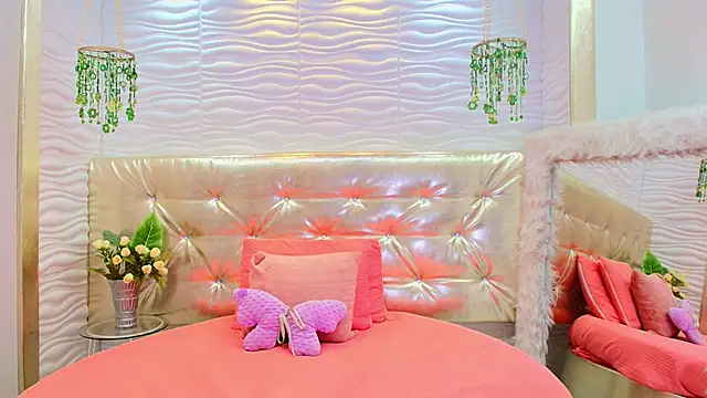 Snapshot of kiara_mils chatting on 02-25-26, 12:15 kiara mils online show from 02-25-26, 12:15