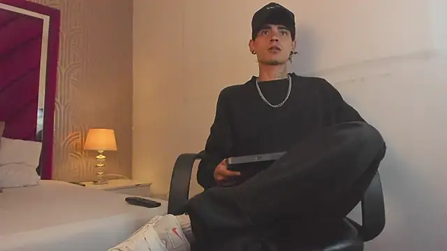 Dominic Foxx online show from 02-24-26, 01:20