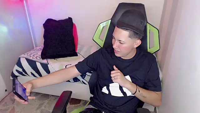 Snapshot of Street_poemm_ chatting on 03-07-26, 10:07 Street poemm online show from 03-07-26, 10:07