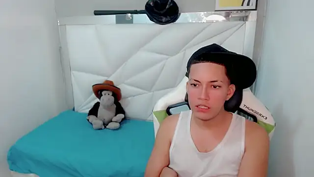 Snapshot of Street_poemm_ chatting on 03-08-26, 10:13 Street poemm online show from 03-08-26, 10:13