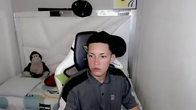 Snapshot of Street_poemm_ chatting on 03-12-26, 03:01 Street poemm online show from 03-12-26, 03:01