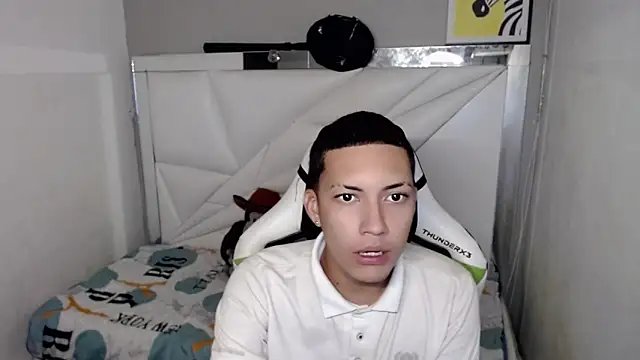 Snapshot of Street_poemm_ chatting on 03-14-26, 03:45 Street poemm online show from 03-14-26, 03:45