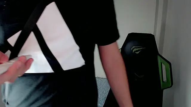 Snapshot of Street_poemm_ chatting on 03-15-26, 08:37 Street poemm online show from 03-15-26, 08:37