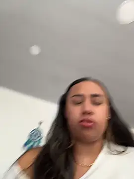 Eyssha online show from 02-25-26, 01:43