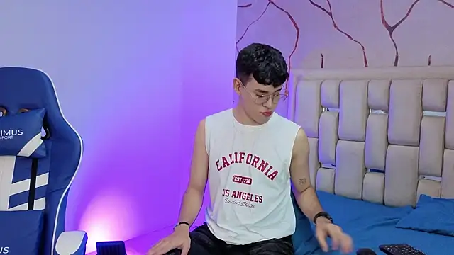 Snapshot of IanBlake_ chatting on 03-07-26, 08:39 IanBlake online show from 03-07-26, 08:39