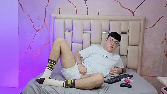 Snapshot of IanBlake_ chatting on 03-10-26, 08:25 IanBlake online show from 03-10-26, 08:25