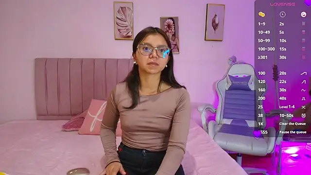 Snapshot of Zoow_bluussh chatting on 03-16-26, 12:09 Zoow bluussh online show from 03-16-26, 12:09