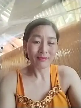 Snapshot of lris-Beauty77 chatting on 05-18-26, 04:29 lris-Beauty77 online show from 05-18-26, 04:29