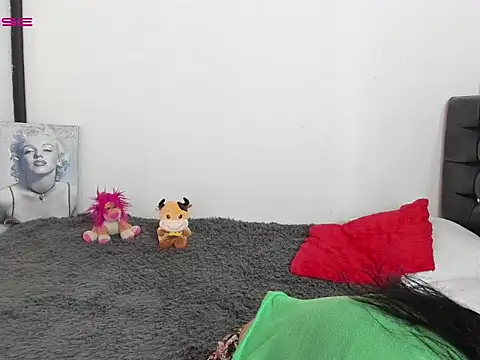 LatinaQueen23 online show from 03-14-26, 01:49