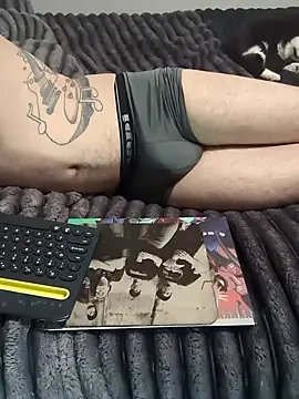 Snapshot of elong007 chatting on 03-07-26, 12:13 elong007 online show from 03-07-26, 12:13