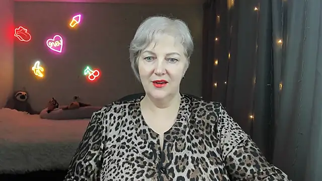 Mary-Leee online show from 04-04-26, 05:32