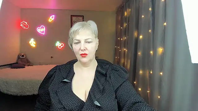 Mary-Leee online show from 05-02-26, 05:40