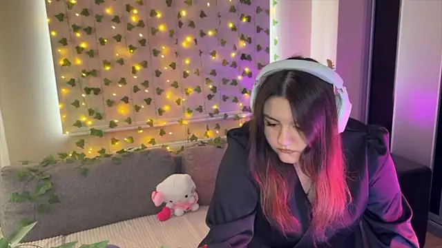 RiotKitten1 online show from 03-13-26, 08:10