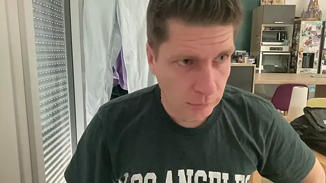 Snapshot of Minmoi1984 chatting on 03-09-26, 02:21 Minmoi1984 online show from 03-09-26, 02:21