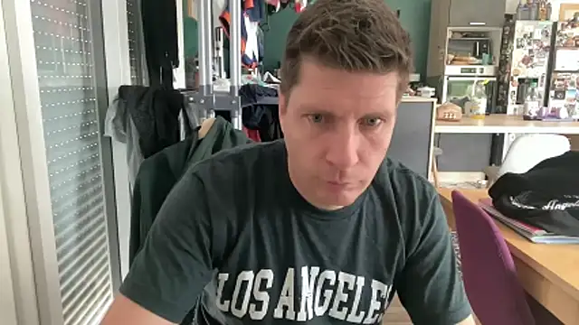 Snapshot of Minmoi1984 chatting on 03-11-26, 09:15 Minmoi1984 online show from 03-11-26, 09:15