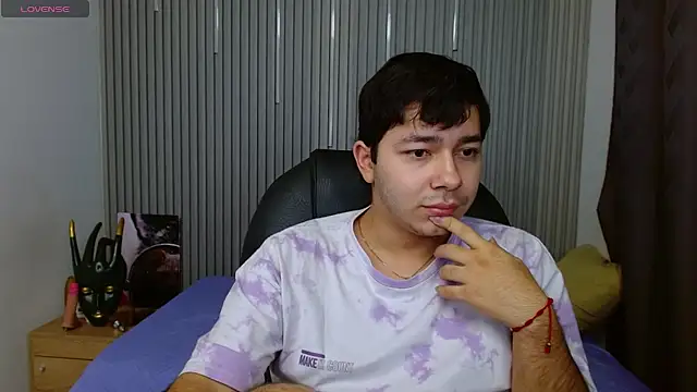 Julian Smith21 online show from 04-26-26, 03:37