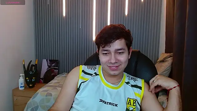 Snapshot of Julian_Smith21 chatting on 05-03-26, 12:16 Julian Smith21 online show from 05-03-26, 12:16